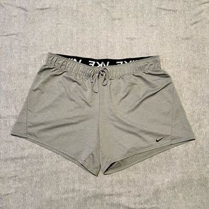 Nike Dri-FIT Attack Training Shorts | Gray | Women's XL |